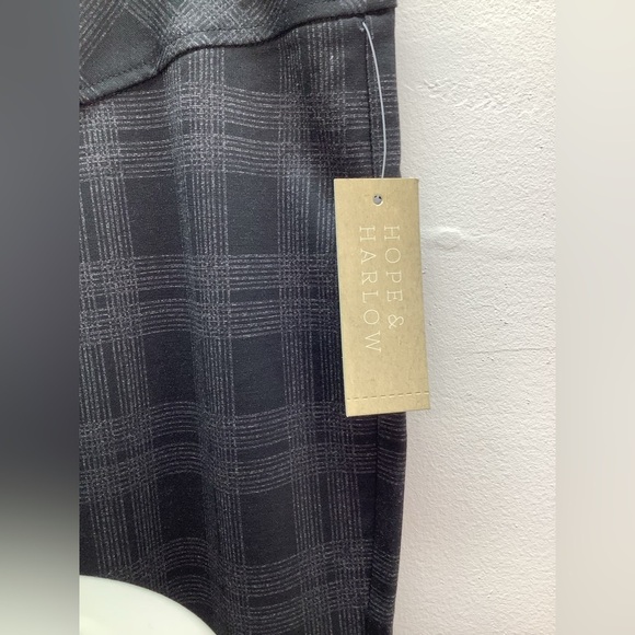 Hope & Harlow Size XL Stylish Black Plaid Women's Pants. New With Tags. - Picture 3 of 6